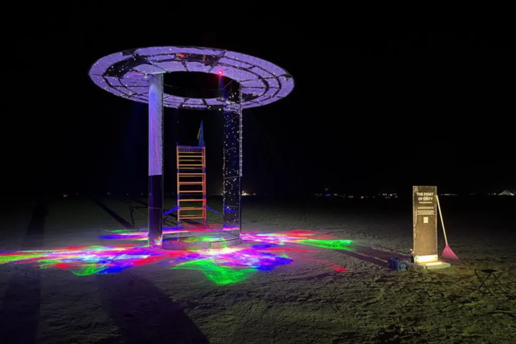 Українська інсталяція з Дніпра засяяла на фестивалі Burning Man
