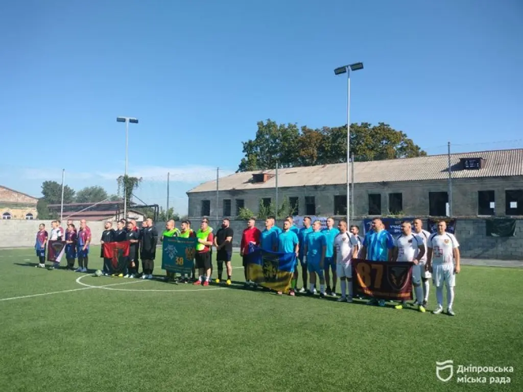 Футбольний турнір у Дніпрі: військові змінили поле бою на спортивне