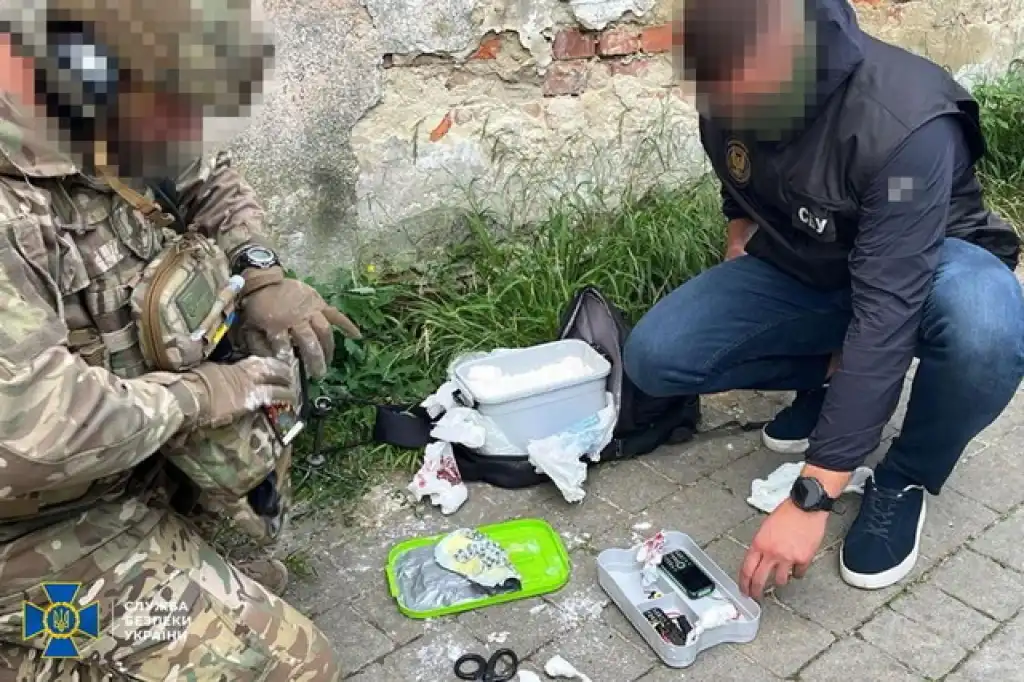 У Львові затримали підлітків, які готували вибухівку для атаки на військове авто