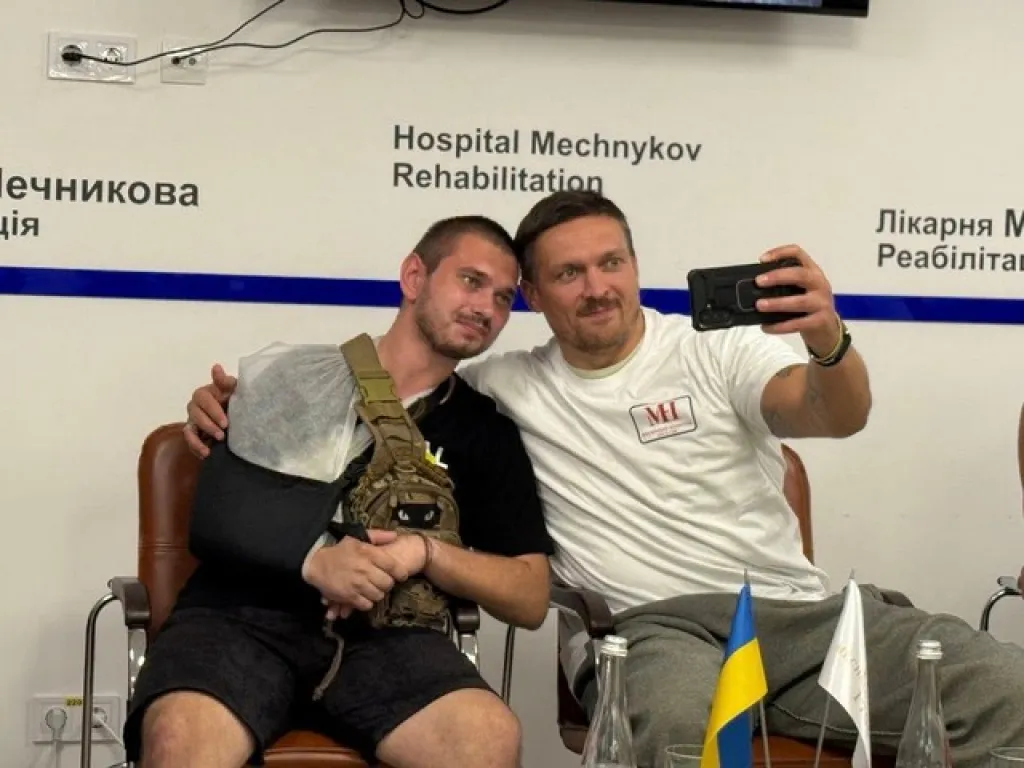 Олександр Усик відвідав Дніпро: зустрічі з пораненими, спортсменами та благодійність