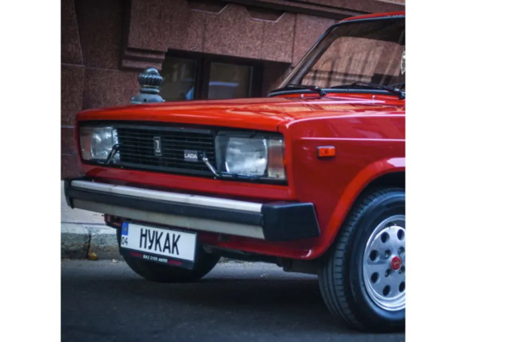 У «Машинах часу» поповнення: єдиний в Україні ВАЗ-2105 з «автоматом» став музейним експонатом