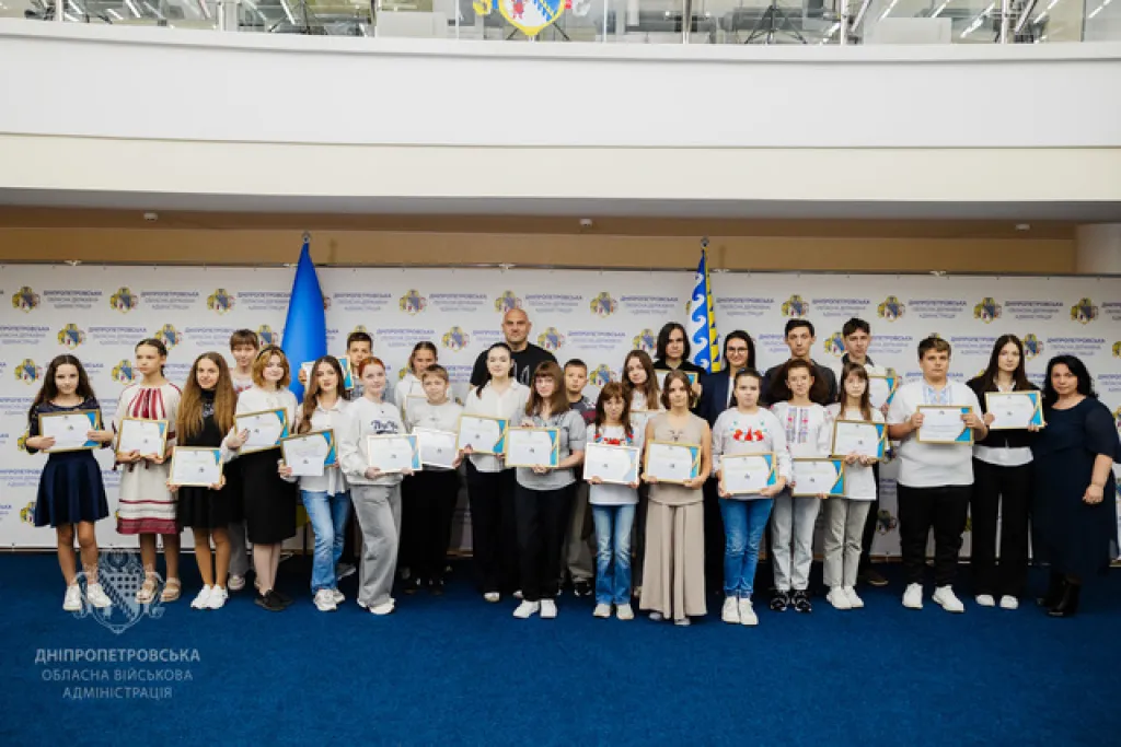 88 сиріт та дітей під опікою отримали обласні стипендії за успіхи у навчанні