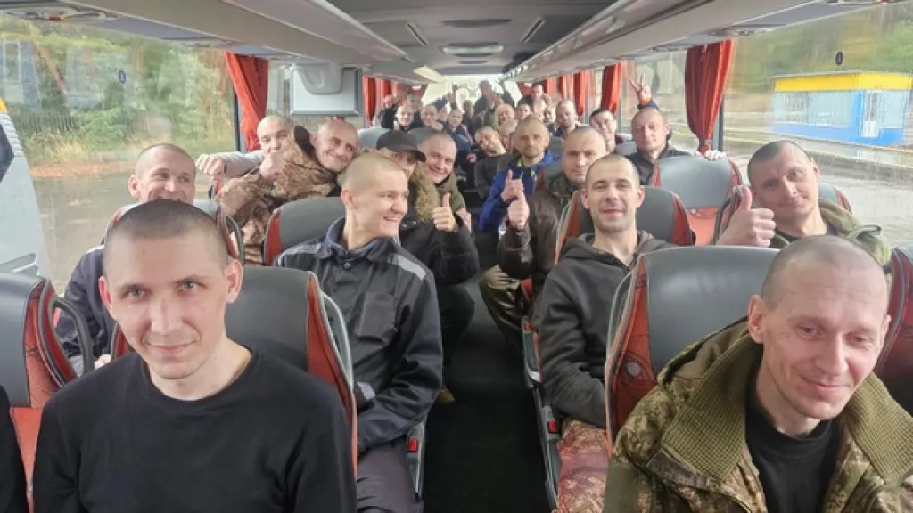 З російського полону звільнили 205 українців — військових та цивільних