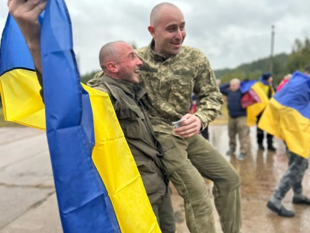 З російського полону звільнили 205 українців — військових та цивільних