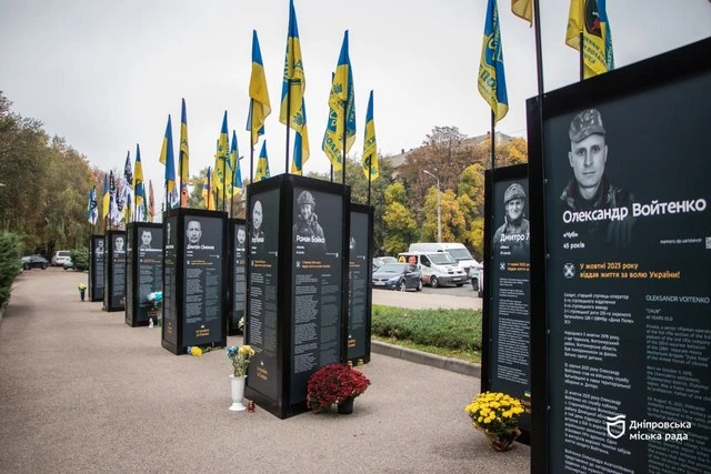 У Дніпрі відкрили другу частину Алеї Героїв: 36 нових історій мужності
