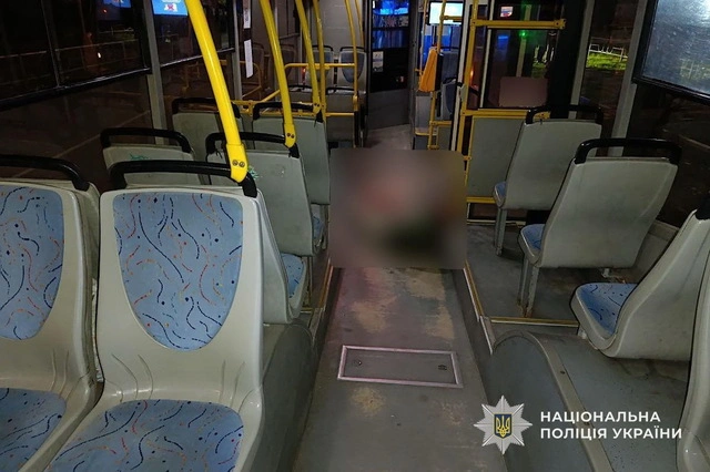 У Кривому Розі конфлікт у автобусі завершився смертельним ударом ножем