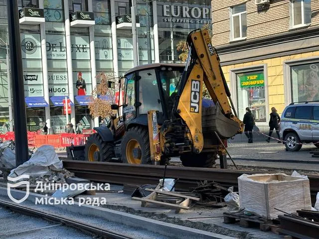 У Дніпрі завершують ремонт трамвайної колії: готуються запустити перший низькопідлоговий трамвай