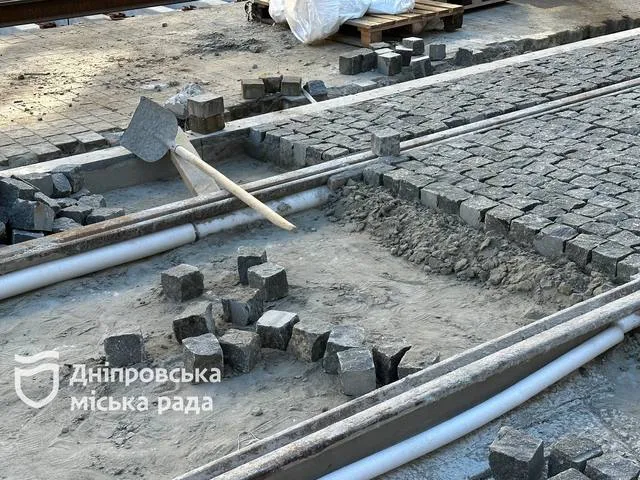 У Дніпрі завершують ремонт трамвайної колії: готуються запустити перший низькопідлоговий трамвай