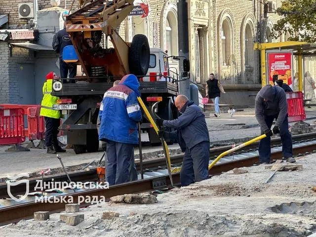 У Дніпрі завершують ремонт трамвайної колії: готуються запустити перший низькопідлоговий трамвай