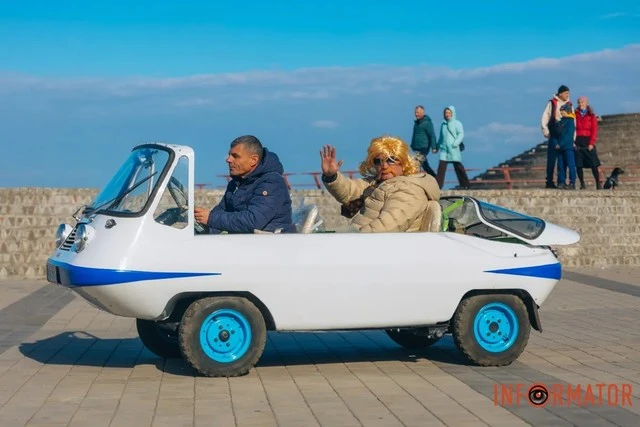 У Дніпрі відбувся ретро-автопробіг «Осінь 2025»: містом проїхала колона раритетних авто