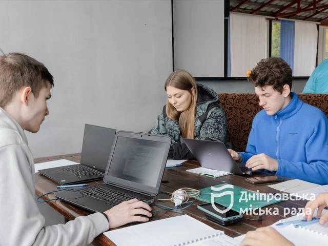 «Молодіжна платформа дій» у Дніпрі: три дні навчання, 10 команд і нове покоління лідерів