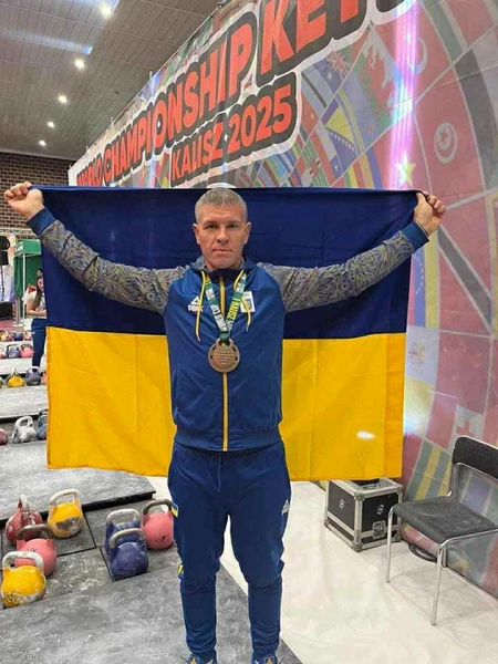 Дмитро Швець з Дніпропетровщини виграв Кубок світу з гирьового спорту