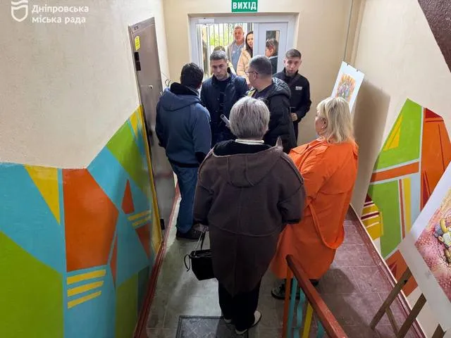 У Дніпровській художній школі №1 оновили вхідну групу та встановили систему відеоспостереження