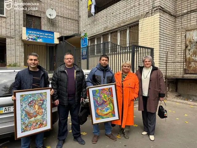 У Дніпровській художній школі №1 оновили вхідну групу та встановили систему відеоспостереження