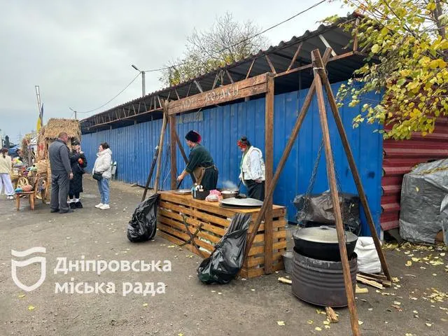 Фермери, крафтові вироби та святковий настрій: у Дніпрі тривають ярмарки вихідного дня