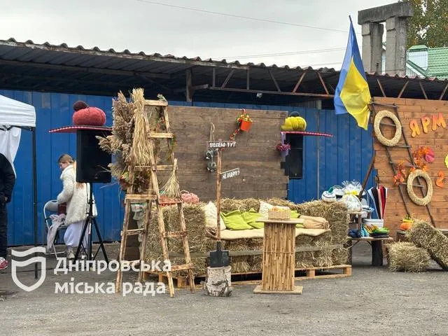 Фермери, крафтові вироби та святковий настрій: у Дніпрі тривають ярмарки вихідного дня