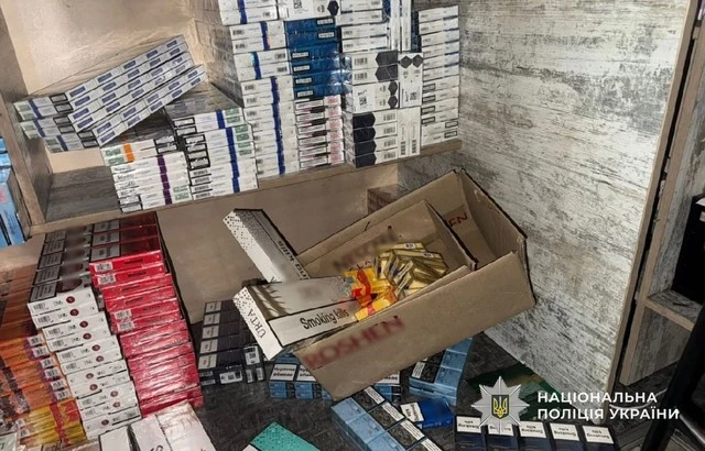 У Кам’янському поліція вилучила понад 3 тисячі пачок сигарет без акцизу на майже 200 тисяч гривень