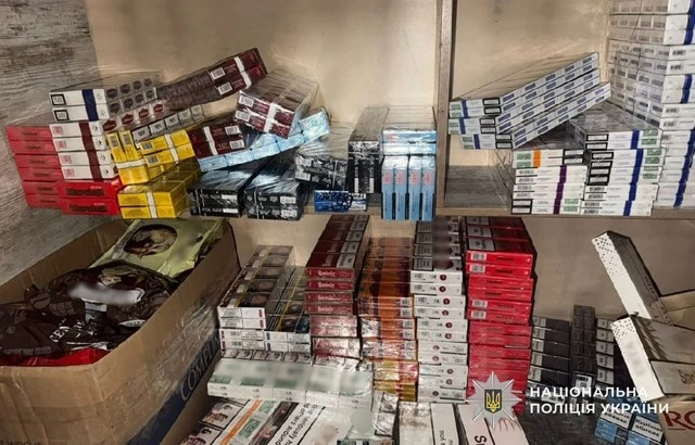 У Кам’янському поліція вилучила понад 3 тисячі пачок сигарет без акцизу на майже 200 тисяч гривень