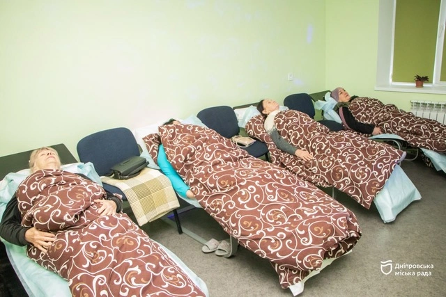 У Дніпрі для людей похилого віку працює система підтримки: безкоштовний спортзал, хор, танці та заняття з психологом