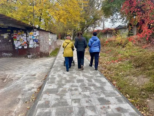 На вулиці Міхновського з’явилися новий тротуар і велодоріжка