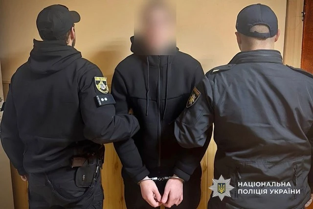 У Дніпрі затримали 20-річного чоловіка, який пограбував 74-річну жінку біля під’їзду