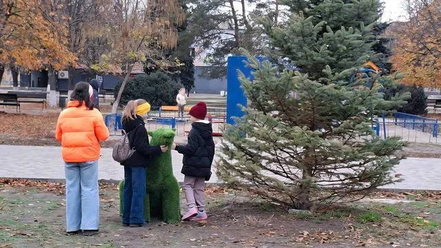На Дніпропетровщині з’явився казковий «зоопарк» із кущів
