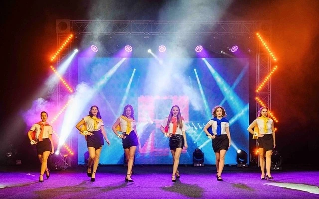 У Дніпрі відбувся міжвузівський конкурс краси та талантів «Міс і Містер УДУНТ 2025»