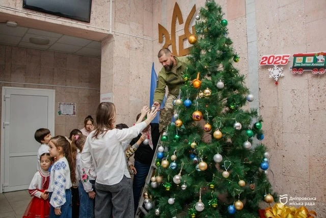 Діти Дніпра готуються до Різдва і мріють про велику безпечну ялинку