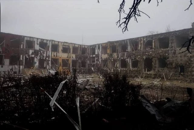 На Дніпропетровщині російський удар знищив ліцей, де навчалися сотні дітей