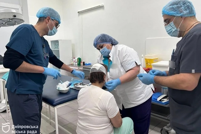 Медики Дніпра рятують постраждалих від атаки 1 грудня: шестеро залишаються у стаціонарі