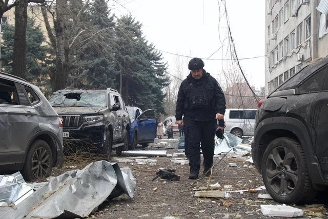 У Дніпрі завершили рятувальну операцію після ранкового удару: 40 поранених і четверо загиблих