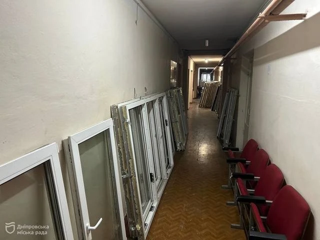 Міжнародні партнери допомагають Дніпру відбудовувати будинки після ракетних ударів