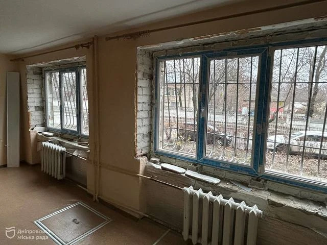 Міжнародні партнери допомагають Дніпру відбудовувати будинки після ракетних ударів