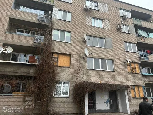 Міжнародні партнери допомагають Дніпру відбудовувати будинки після ракетних ударів