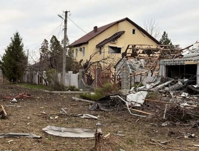 Ранкова атака залишила поранених та зруйновані будинки у Дніпровському районі