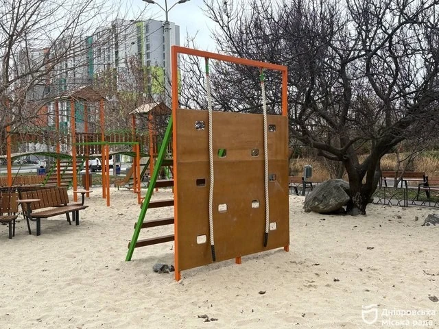 Дніпро оновлює дитячі майданчики: безпечні простори для дітей з’являються у місті