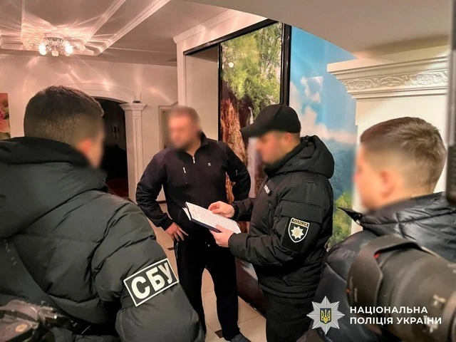 Депутат Дніпра під підозрою за фальшиву відрядження до Греції