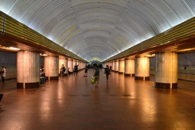 Святковий бонус для пасажирів: у Дніпрі відкриють безкоштовний вхід на станцію метро