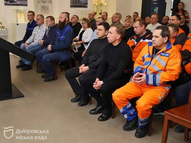 Місто тримається на їхніх плечах: у Дніпрі відзначили енергетиків за роботу під час війни