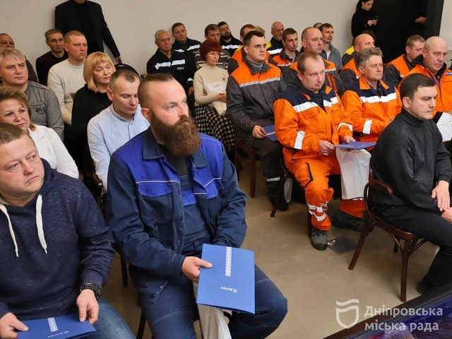 Місто тримається на їхніх плечах: у Дніпрі відзначили енергетиків за роботу під час війни