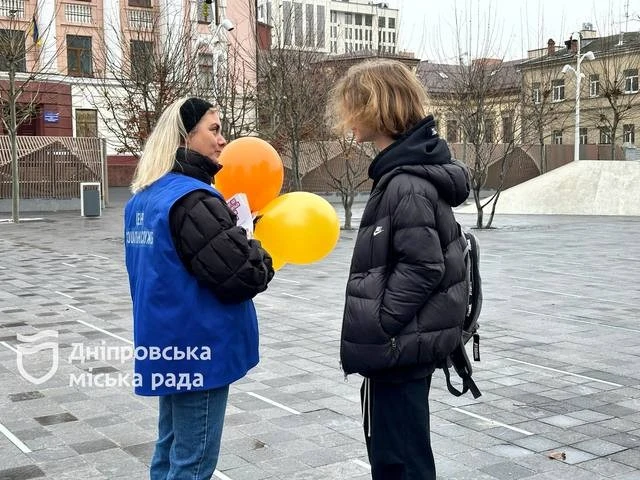 У Дніпрі нагадали про ВІЛ: місто долучилося до Всесвітнього дня боротьби зі СНІДом