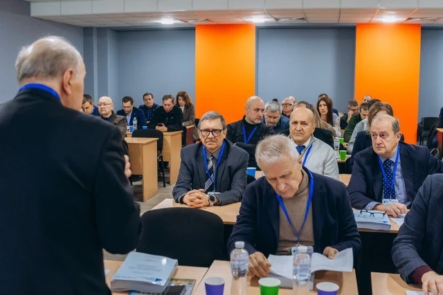 У Дніпрі айтішники з різних країн обговорили, як технології допомагають бізнесу виживати