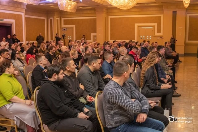 Дніпро зібрав волонтерів, військових і владу: як пройшов форум взаємодії заради Перемоги