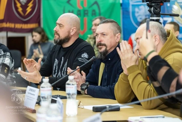 Власний дім після фронту: на Дніпропетровщині ветеранам передали житлові сертифікати
