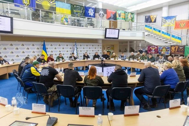 Власний дім після фронту: на Дніпропетровщині ветеранам передали житлові сертифікати