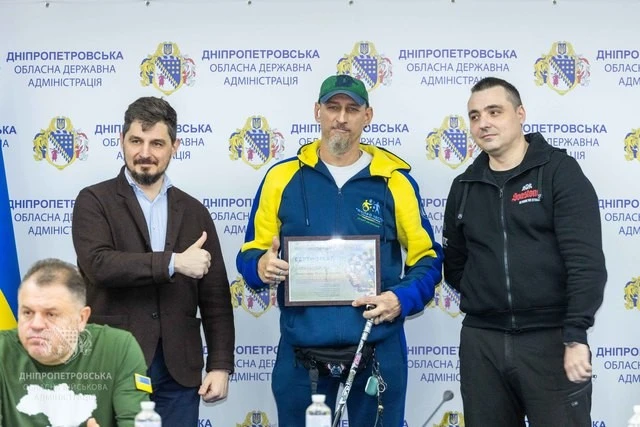 Власний дім після фронту: на Дніпропетровщині ветеранам передали житлові сертифікати