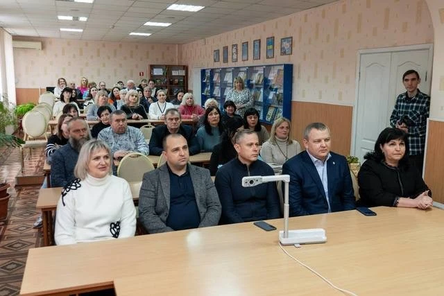 Сто років навчати попри війну: як педагогічний коледж у Нікополі тримає місто