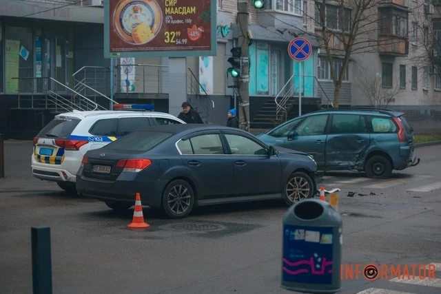 Аварія в центрі Дніпра: на перехресті Гончара і Паторжинського зіткнулися два авто