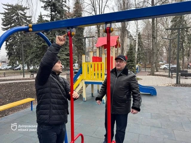 У Шевченківському районі Дніпра оновили сквери та майданчики для відпочинку сімей