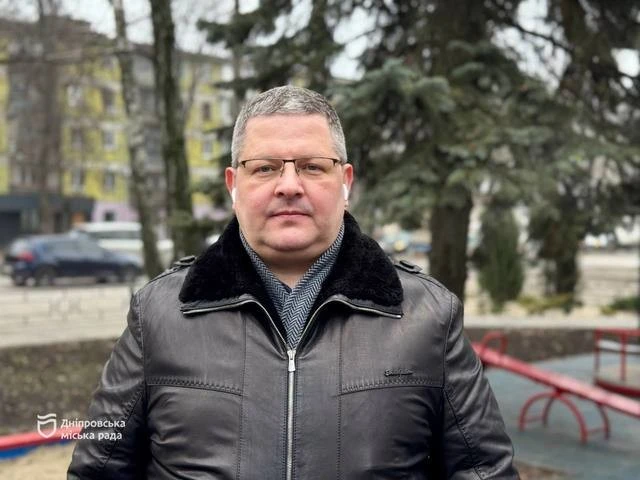 У Шевченківському районі Дніпра оновили сквери та майданчики для відпочинку сімей
